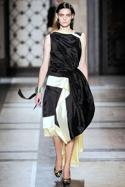 Look 50